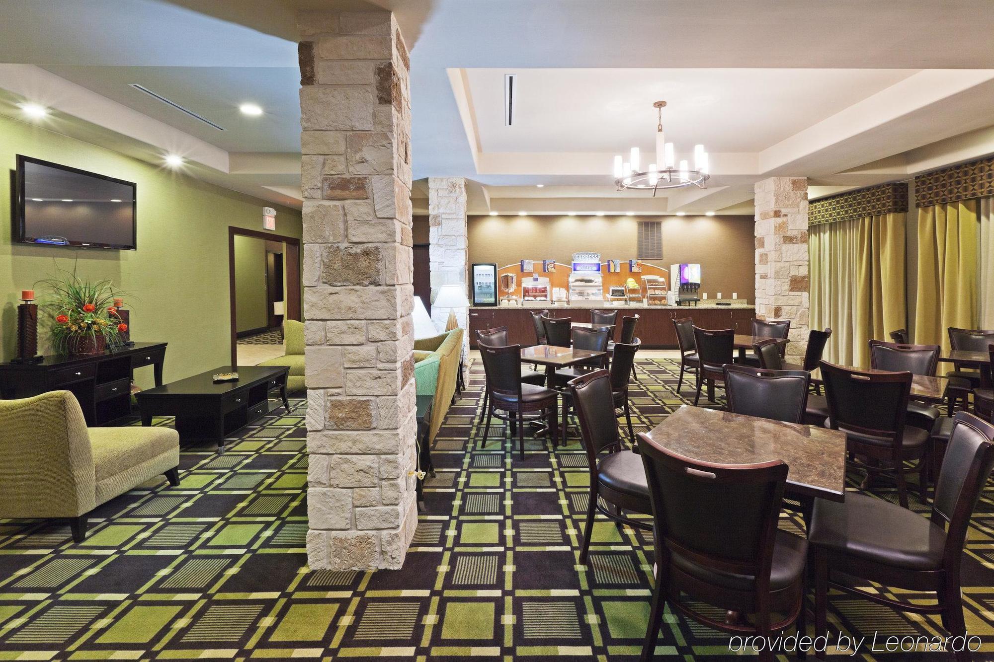 Holiday Inn Express & Suites Brady, An Ihg Hotel Restaurant photo