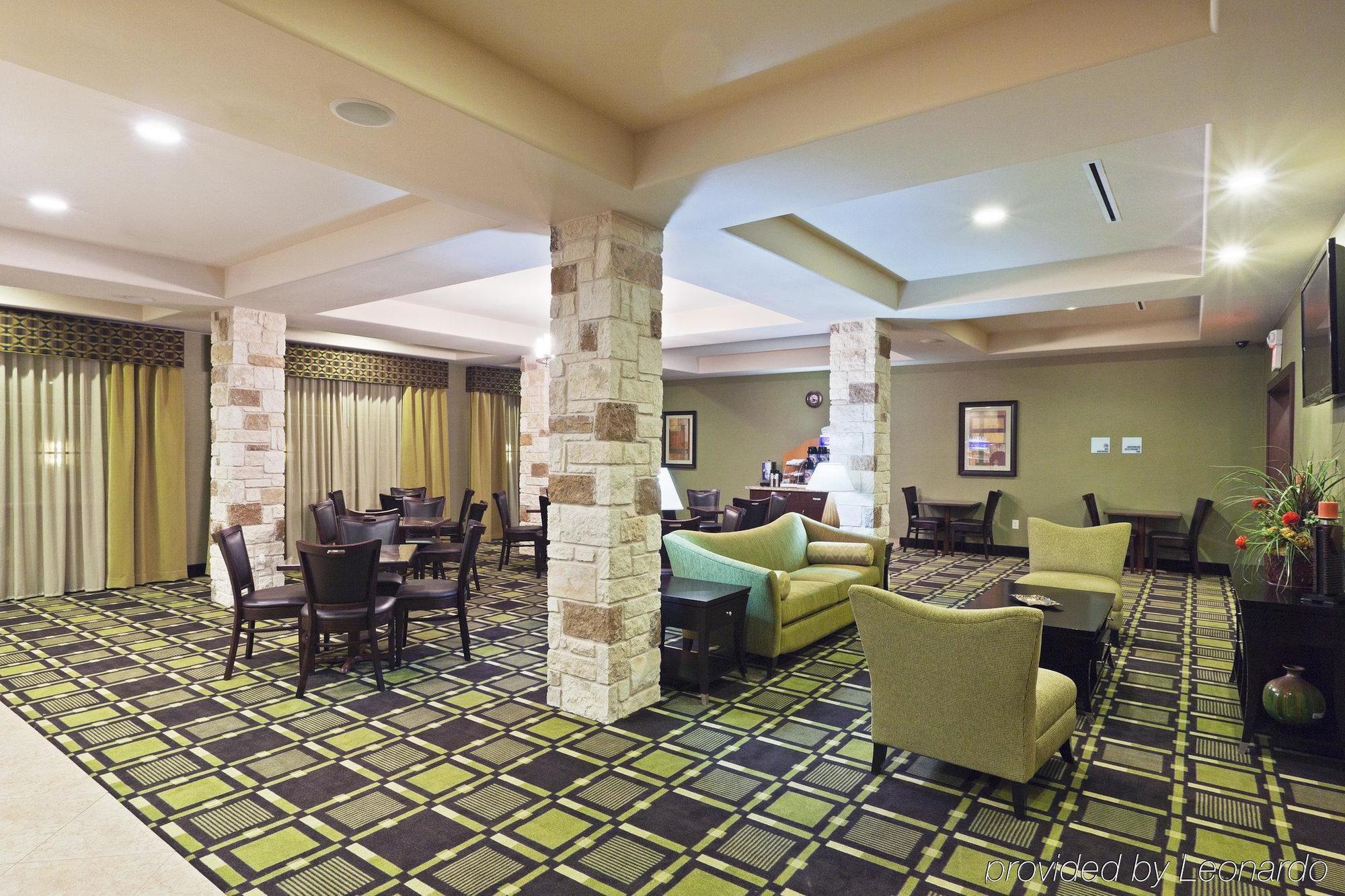 Holiday Inn Express & Suites Brady, An Ihg Hotel Interior photo
